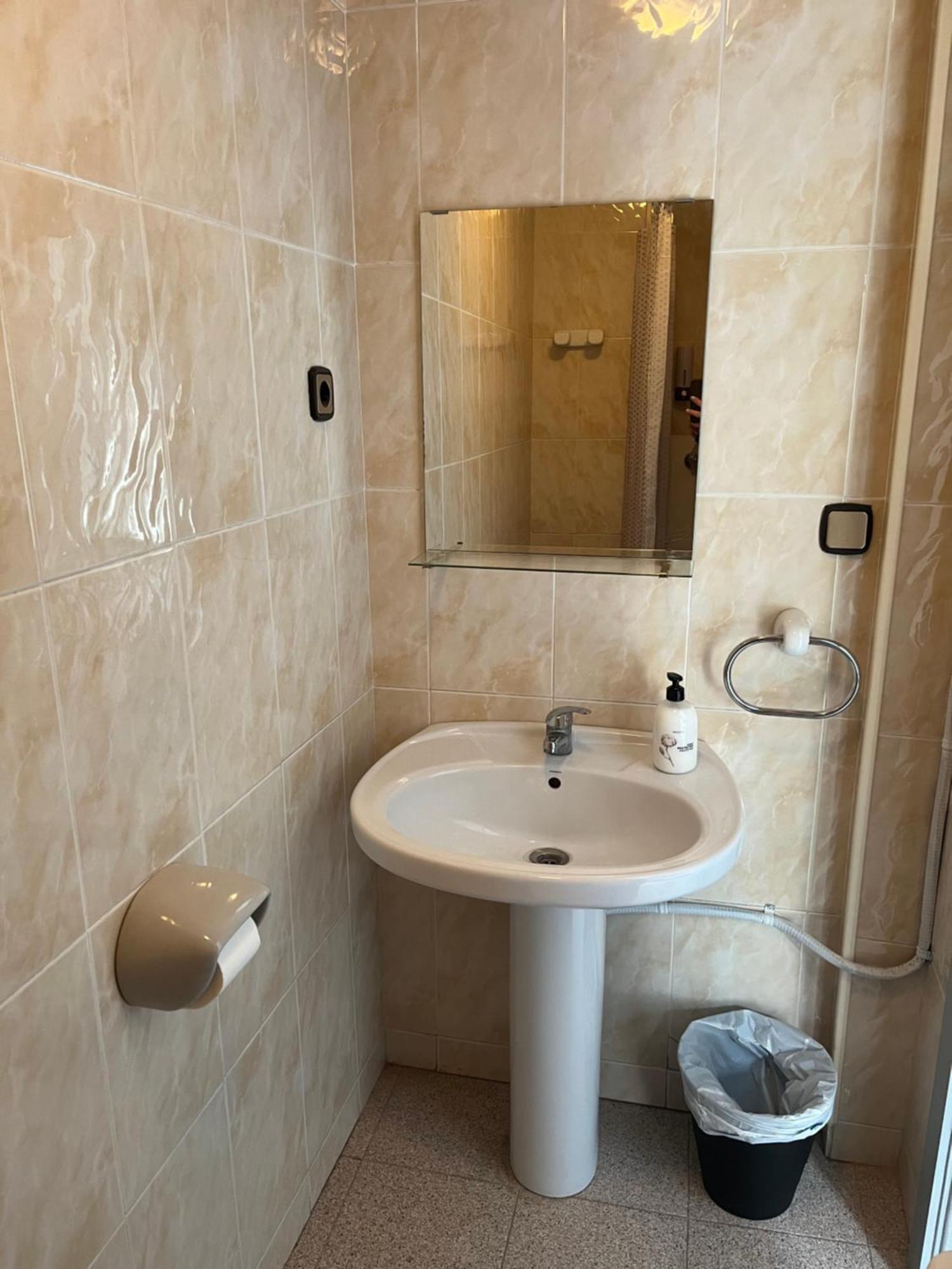 Hostal La Masia Manresa Szoba fotó