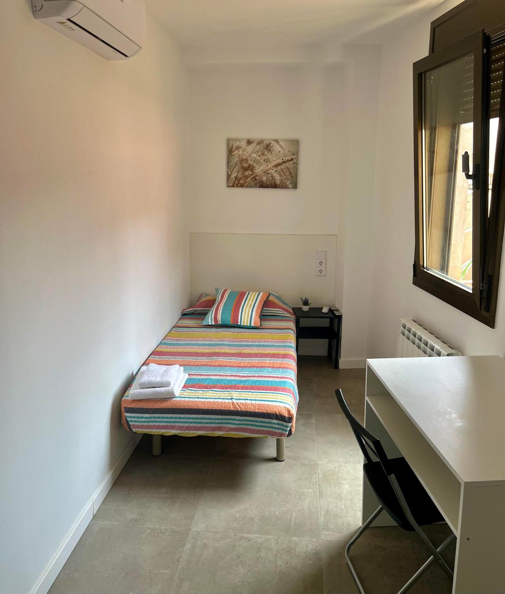 Hostal La Masia Manresa Kültér fotó