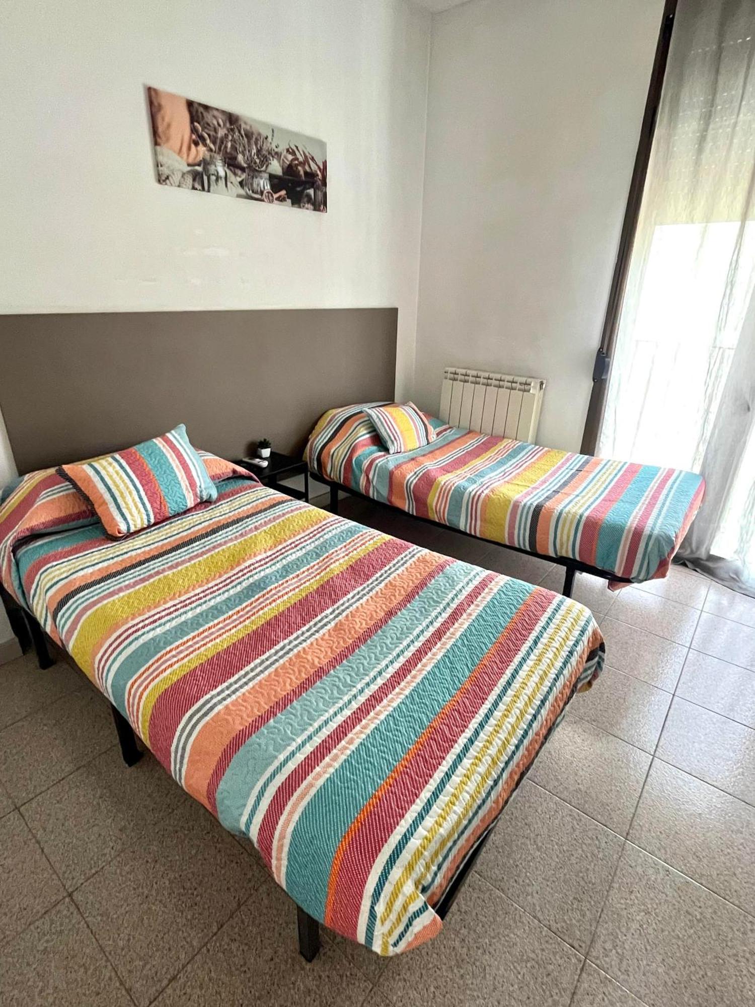 Hostal La Masia Manresa Kültér fotó