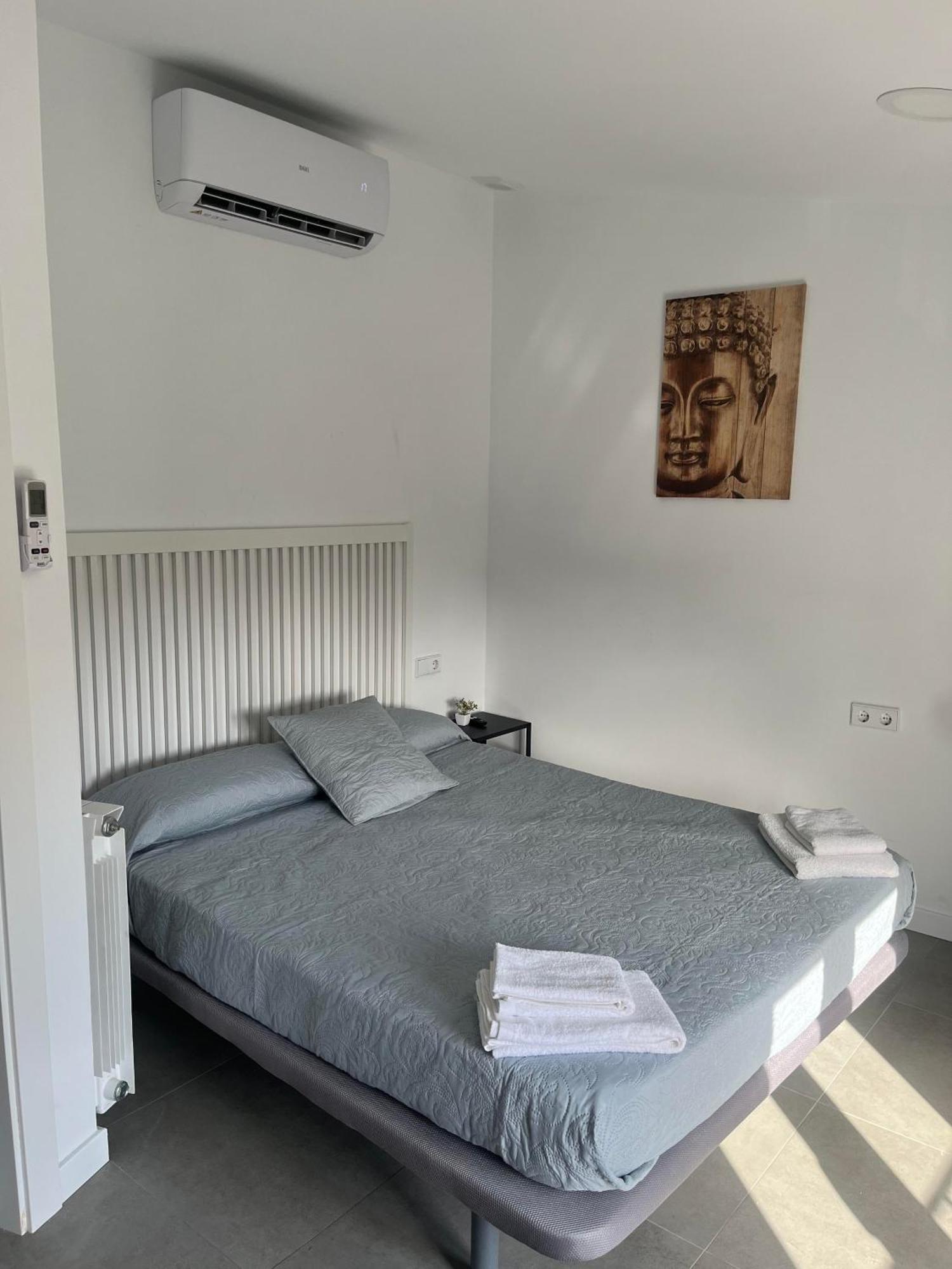 Hostal La Masia Manresa Kültér fotó
