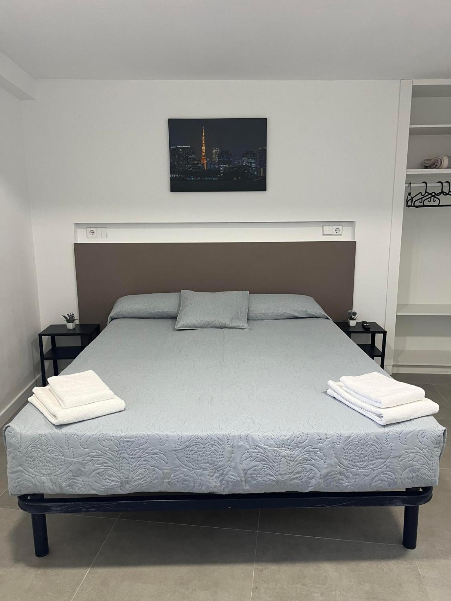 Hostal La Masia Manresa Kültér fotó