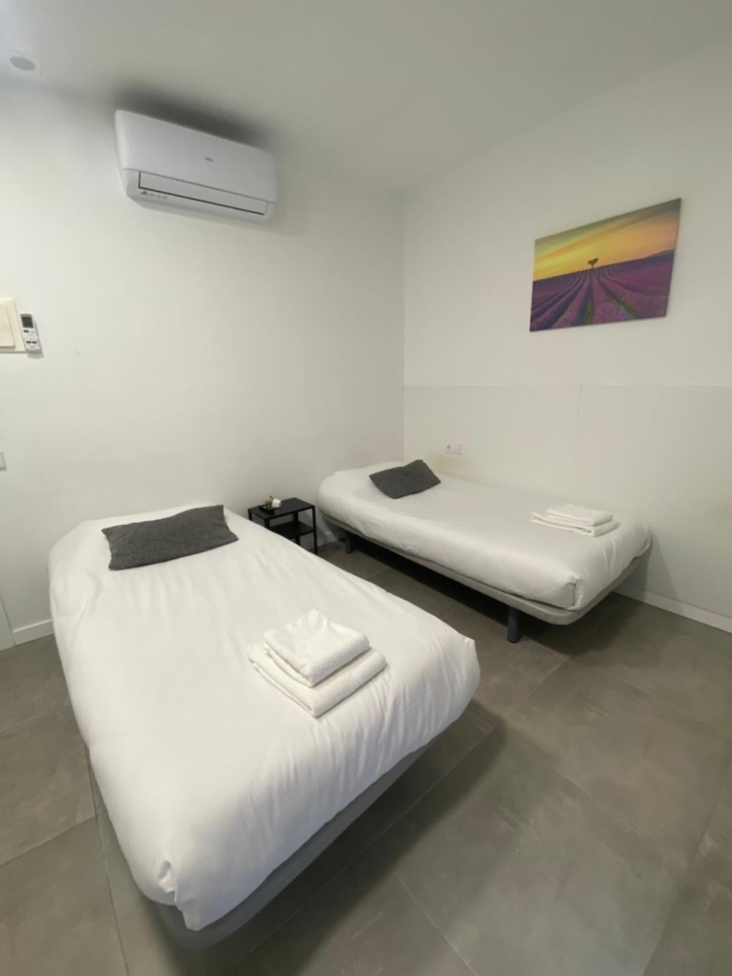 Hostal La Masia Manresa Kültér fotó