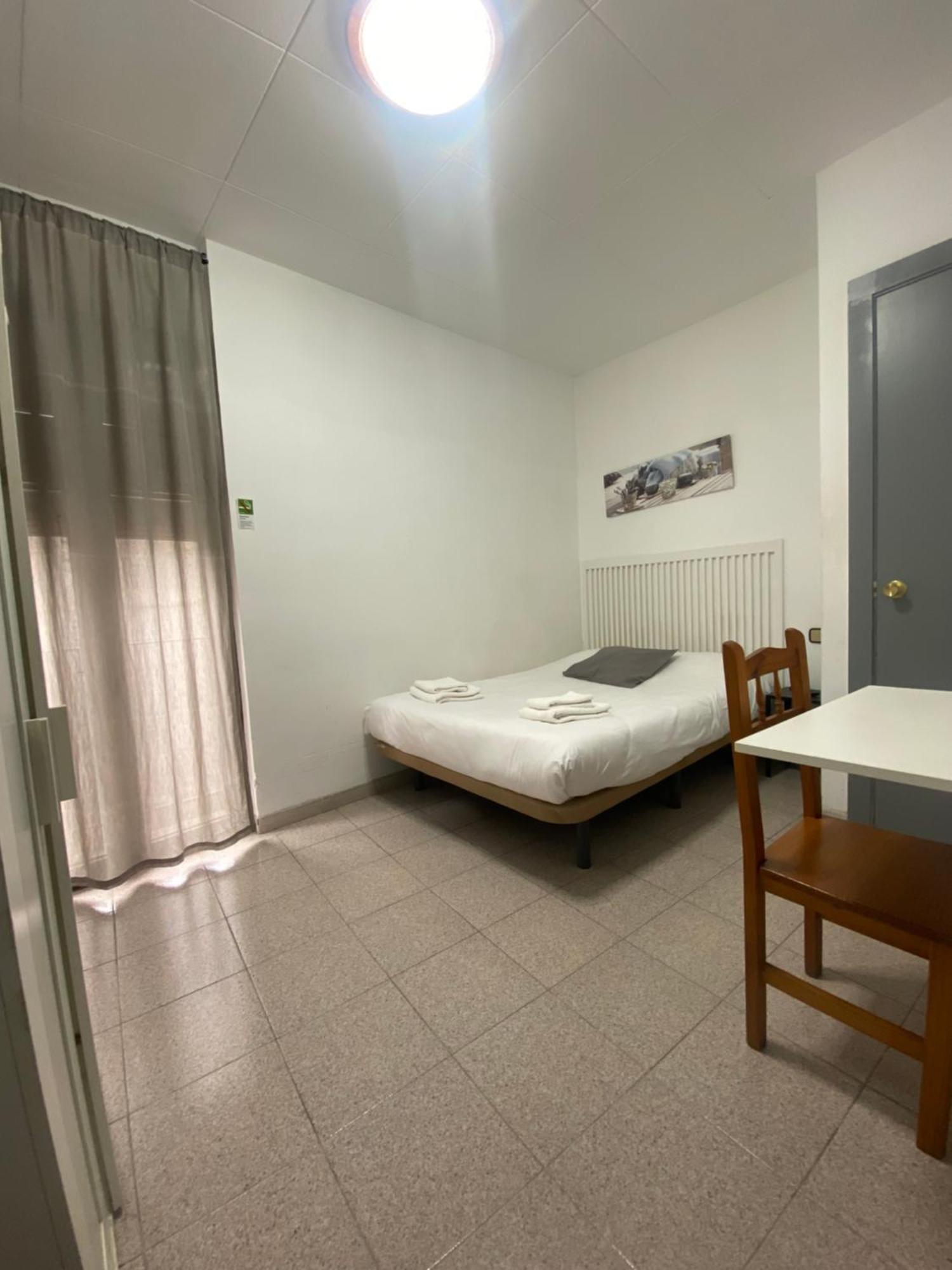 Hostal La Masia Manresa Kültér fotó