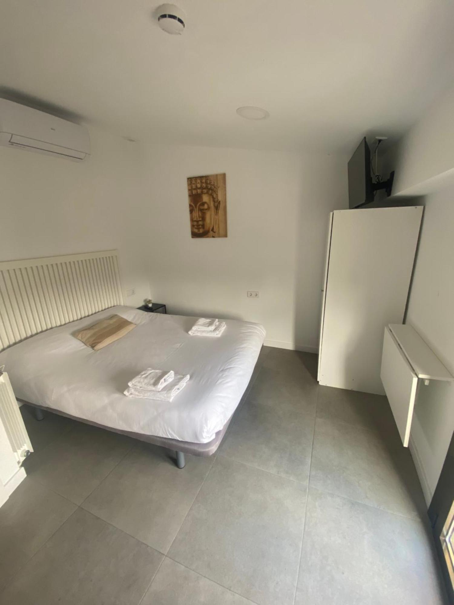 Hostal La Masia Manresa Kültér fotó